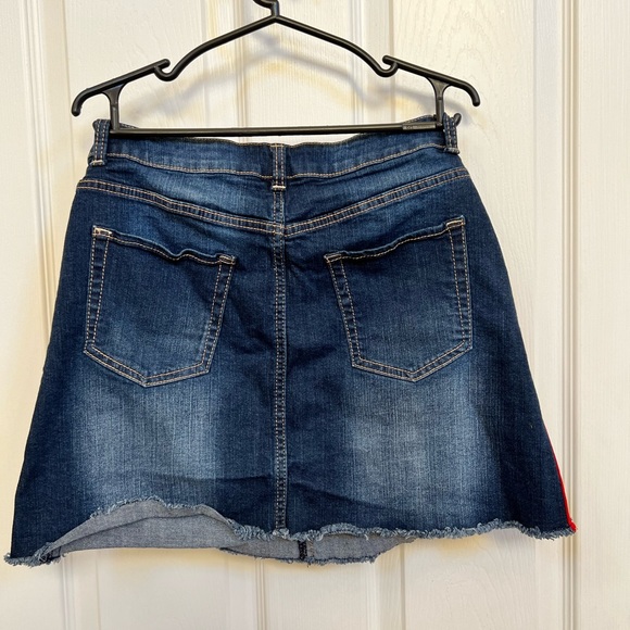 Short denim skirt with red stripes - Picture 2 of 4